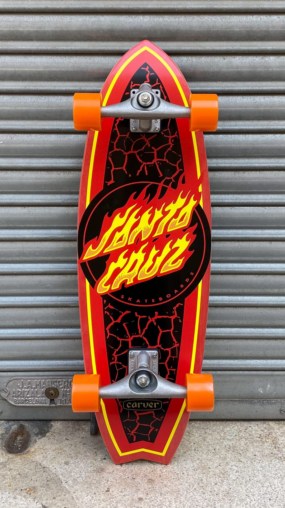 Santa Cruz Carver Flame Dot Shark 9.85 Surf Skate - Completo